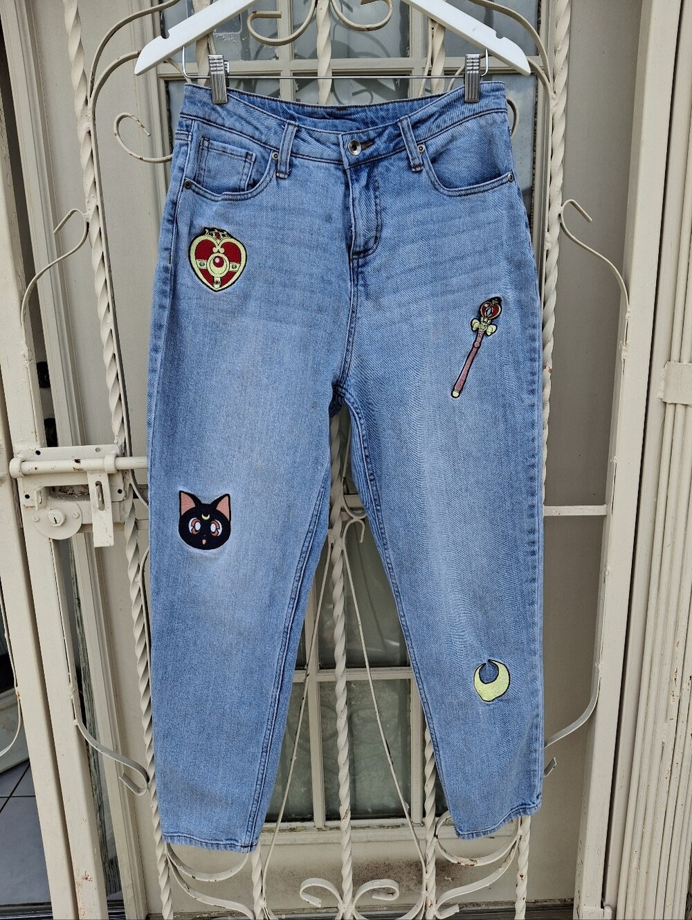 Hot Topic Sailor Moon Icons Embroidered Patchwork Mom Jeans Juniors Size 5 - Picture 4 of 16